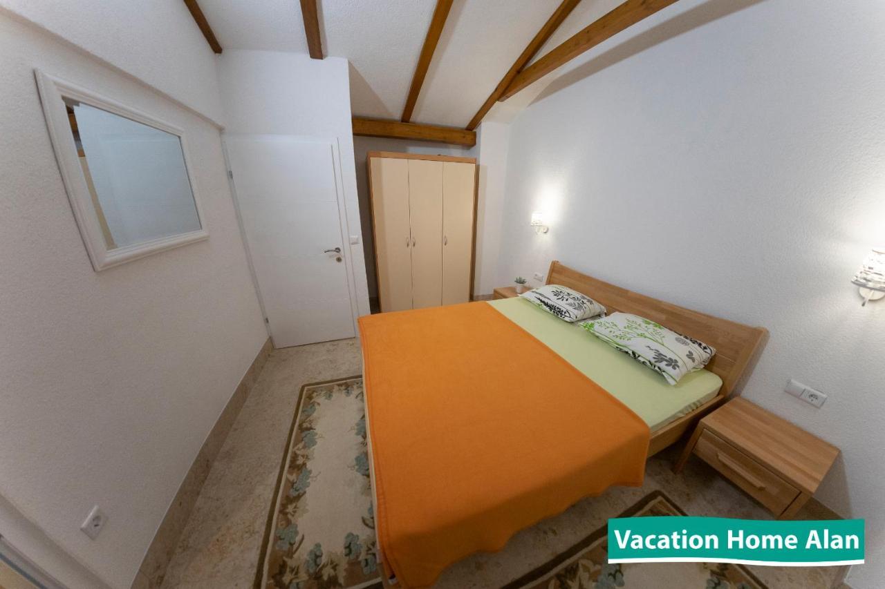 Vacation Home Alan 2 Kulen Vakuf Kültér fotó