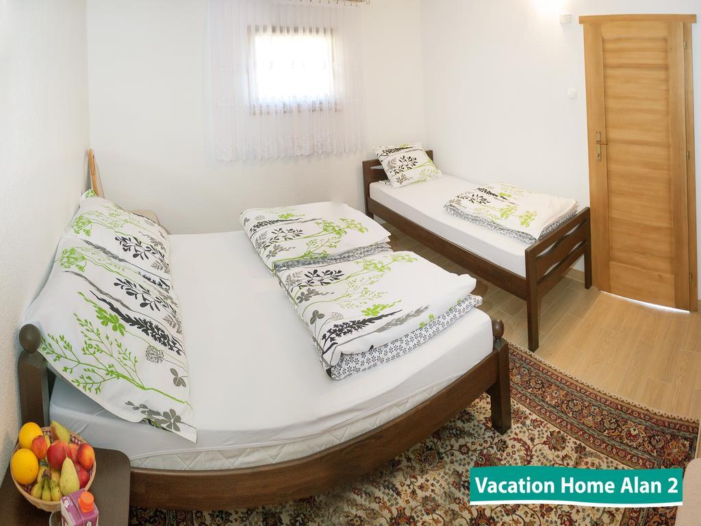 Vacation Home Alan 2 Kulen Vakuf Kültér fotó